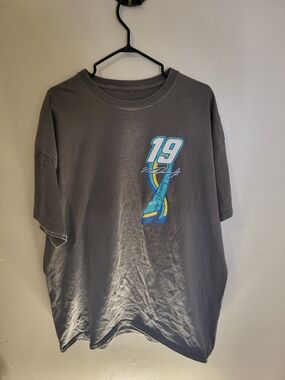 Gray Short-Sleeve Graphic Tee with 19 Racing Print